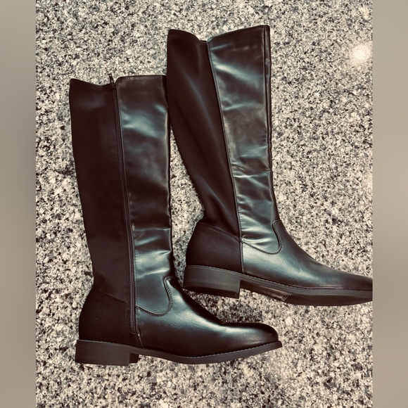 Maurices Shoes - Black knee-high zip up boot, stretchy back. 10M